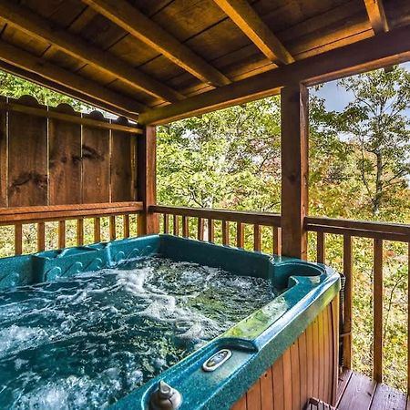 View! Cozy, Private, Fireplace, Hot Tub Log Cabin, Honeymoon! Sevierville Extérieur photo