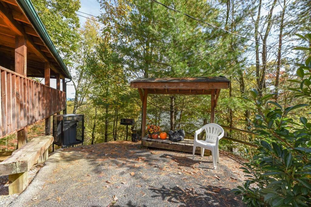 View! Cozy, Private, Fireplace, Hot Tub Log Cabin, Honeymoon! Sevierville Extérieur photo