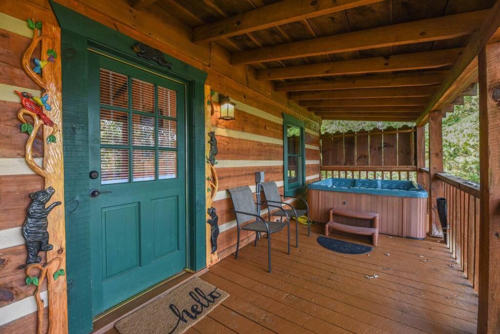 View! Cozy, Private, Fireplace, Hot Tub Log Cabin, Honeymoon! Sevierville Extérieur photo