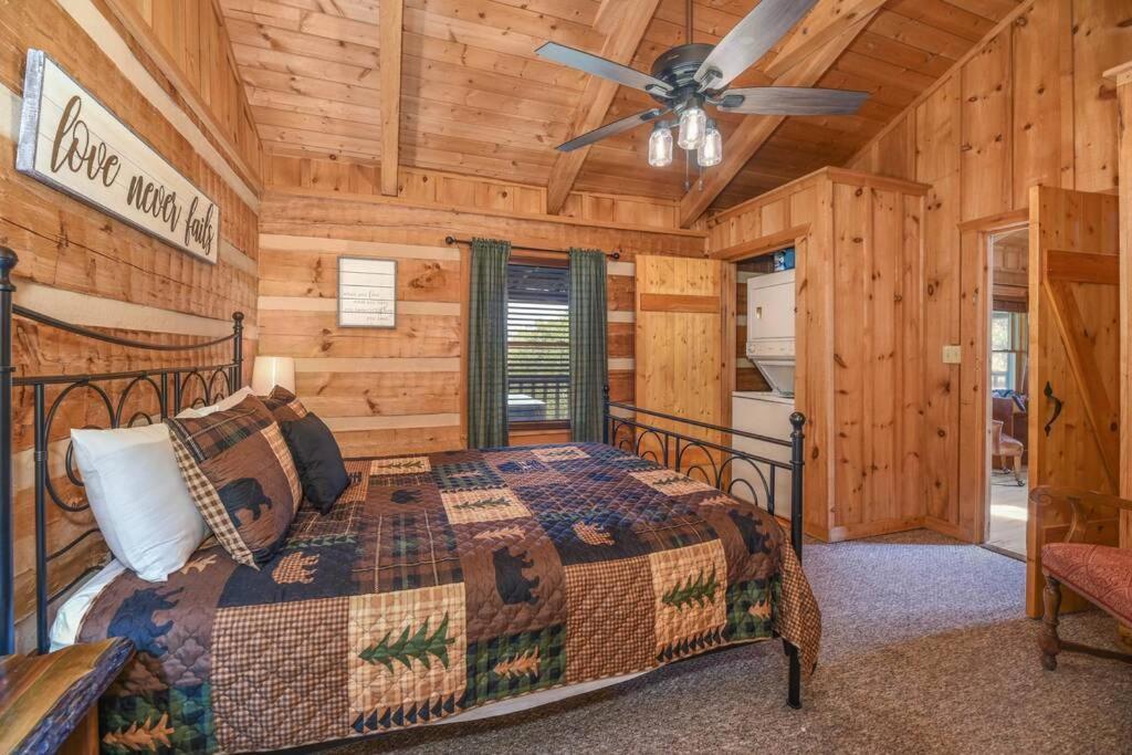View! Cozy, Private, Fireplace, Hot Tub Log Cabin, Honeymoon! Sevierville Extérieur photo