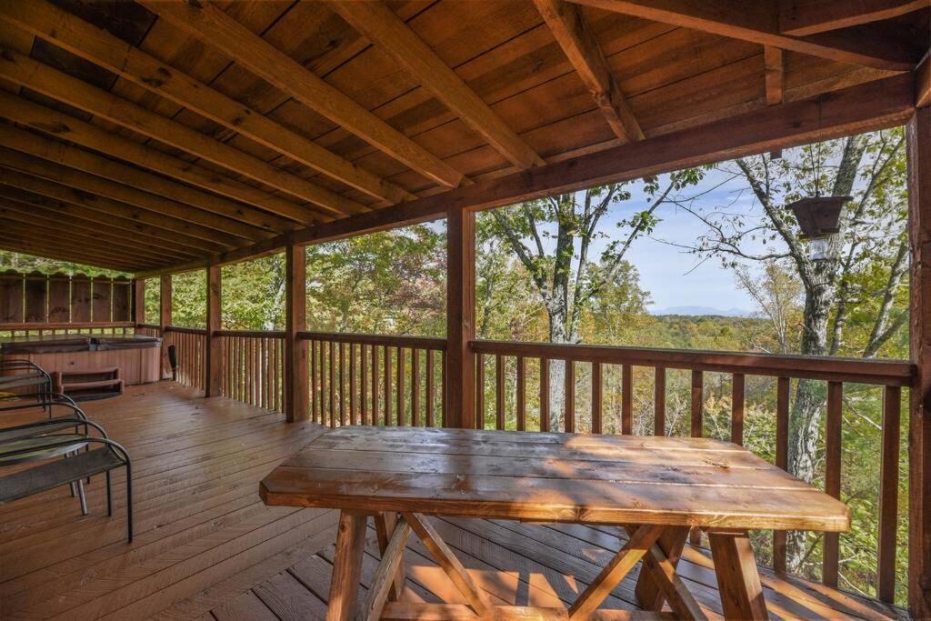 View! Cozy, Private, Fireplace, Hot Tub Log Cabin, Honeymoon! Sevierville Extérieur photo