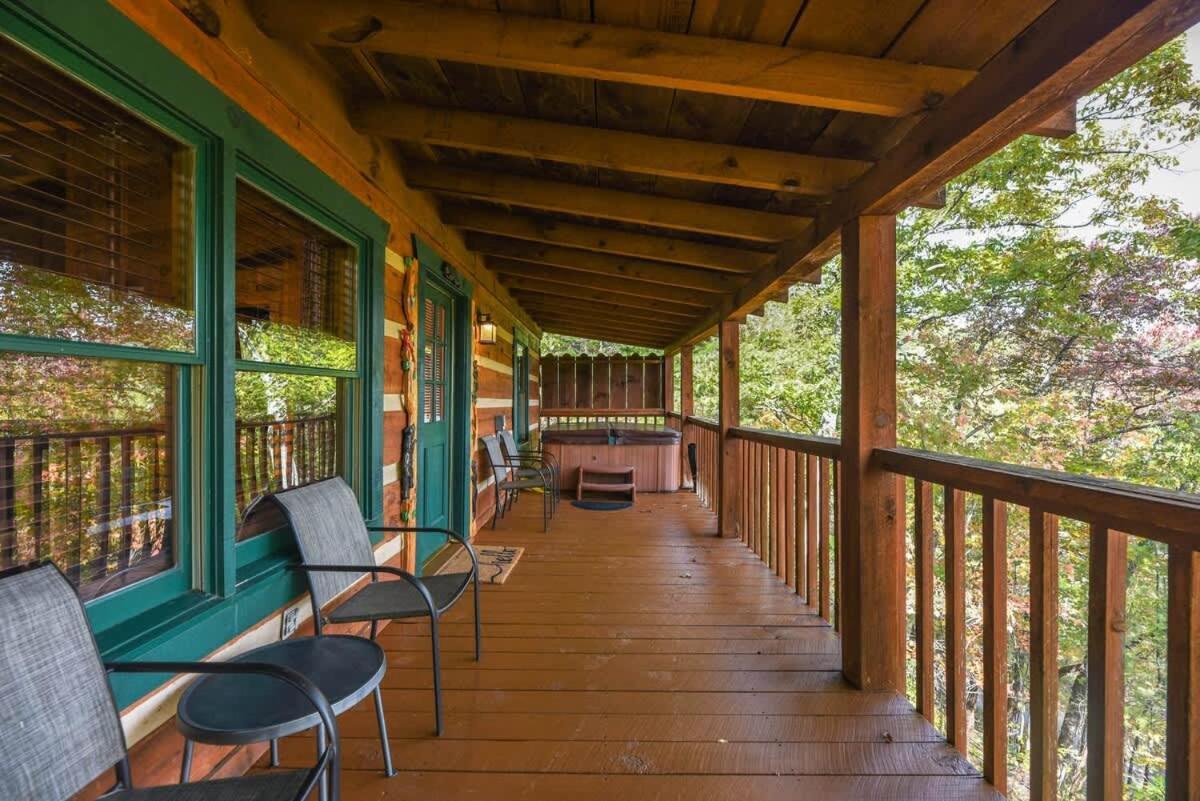View! Cozy, Private, Fireplace, Hot Tub Log Cabin, Honeymoon! Sevierville Extérieur photo