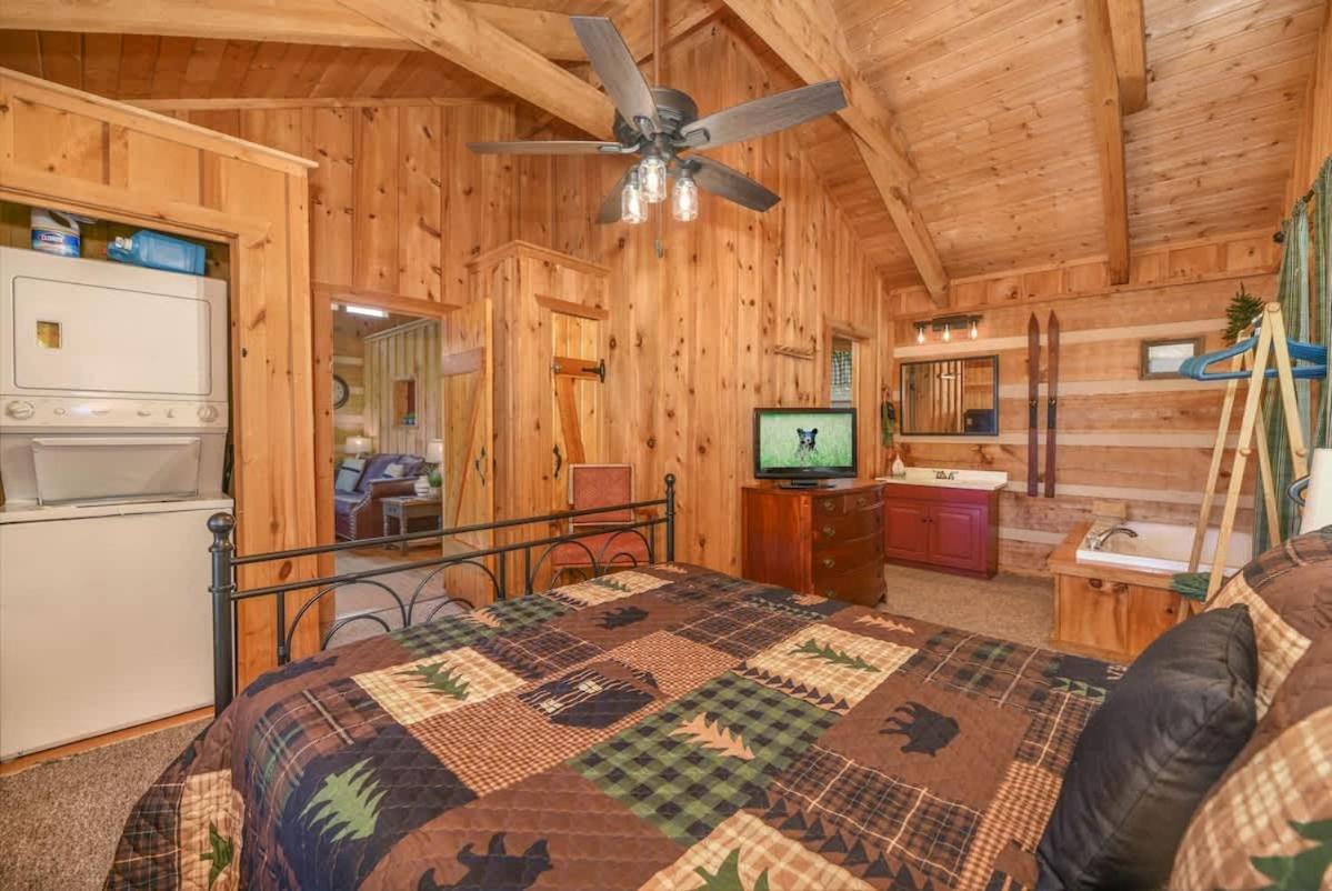 View! Cozy, Private, Fireplace, Hot Tub Log Cabin, Honeymoon! Sevierville Extérieur photo