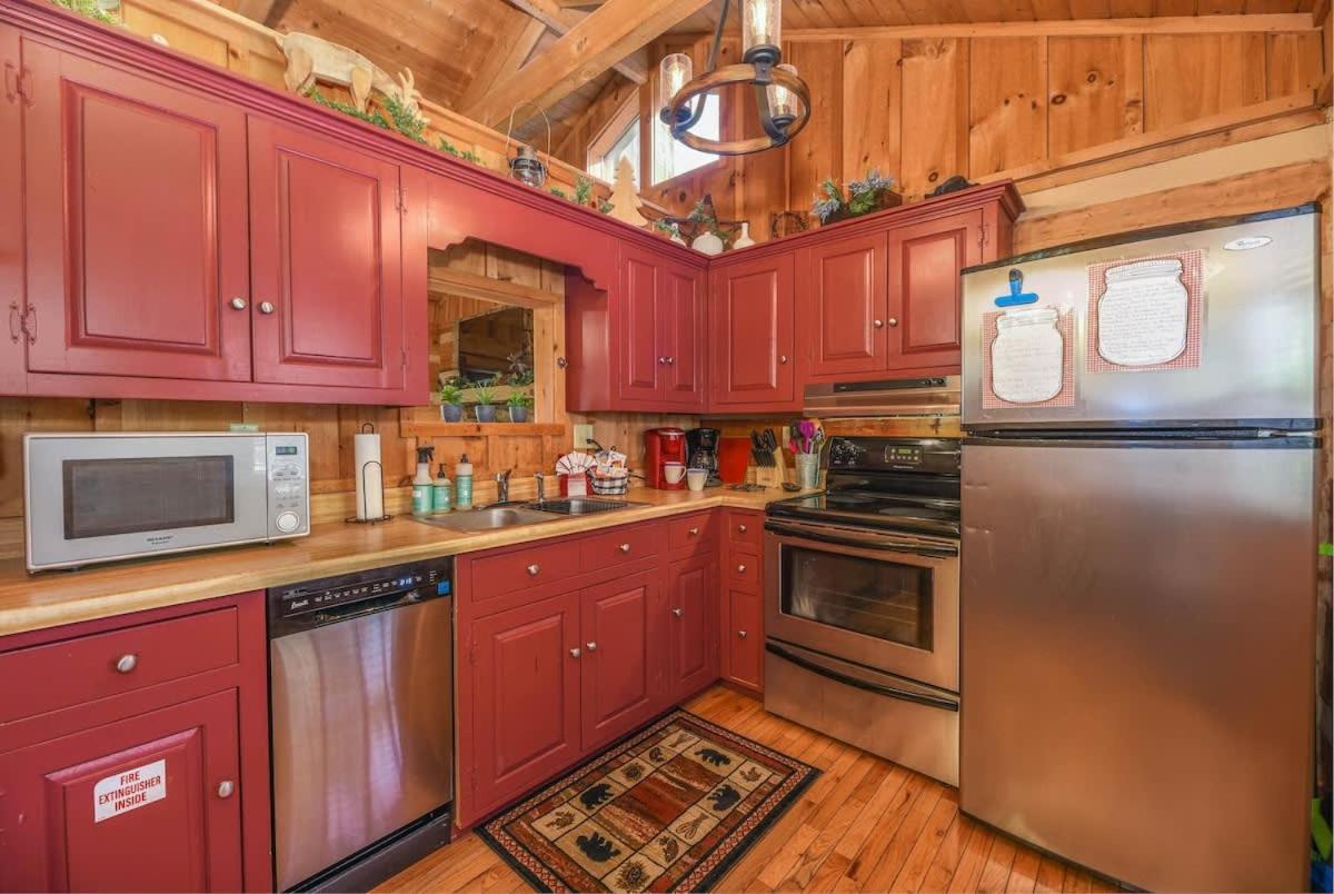 View! Cozy, Private, Fireplace, Hot Tub Log Cabin, Honeymoon! Sevierville Extérieur photo
