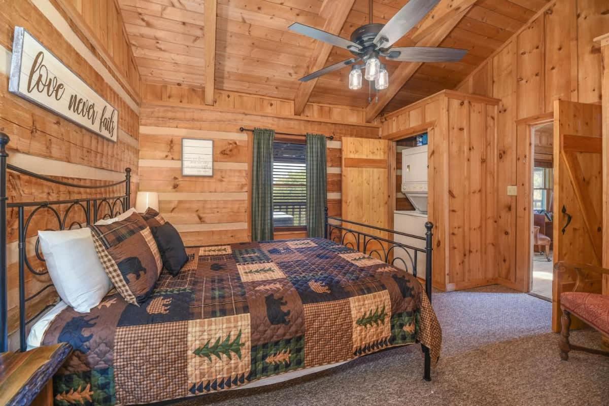 View! Cozy, Private, Fireplace, Hot Tub Log Cabin, Honeymoon! Sevierville Extérieur photo